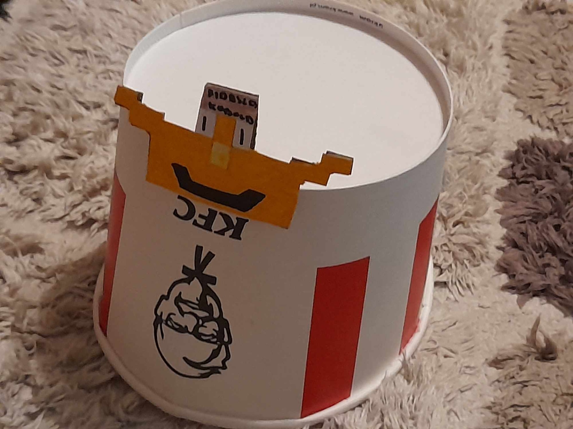 A Fideszes-Koboldista főpápai süveg